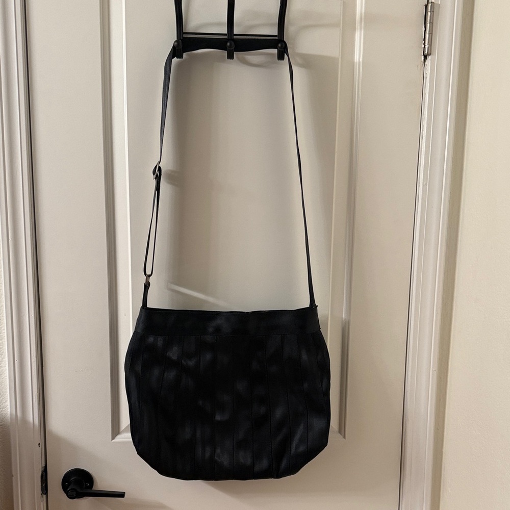 Strap travel bag